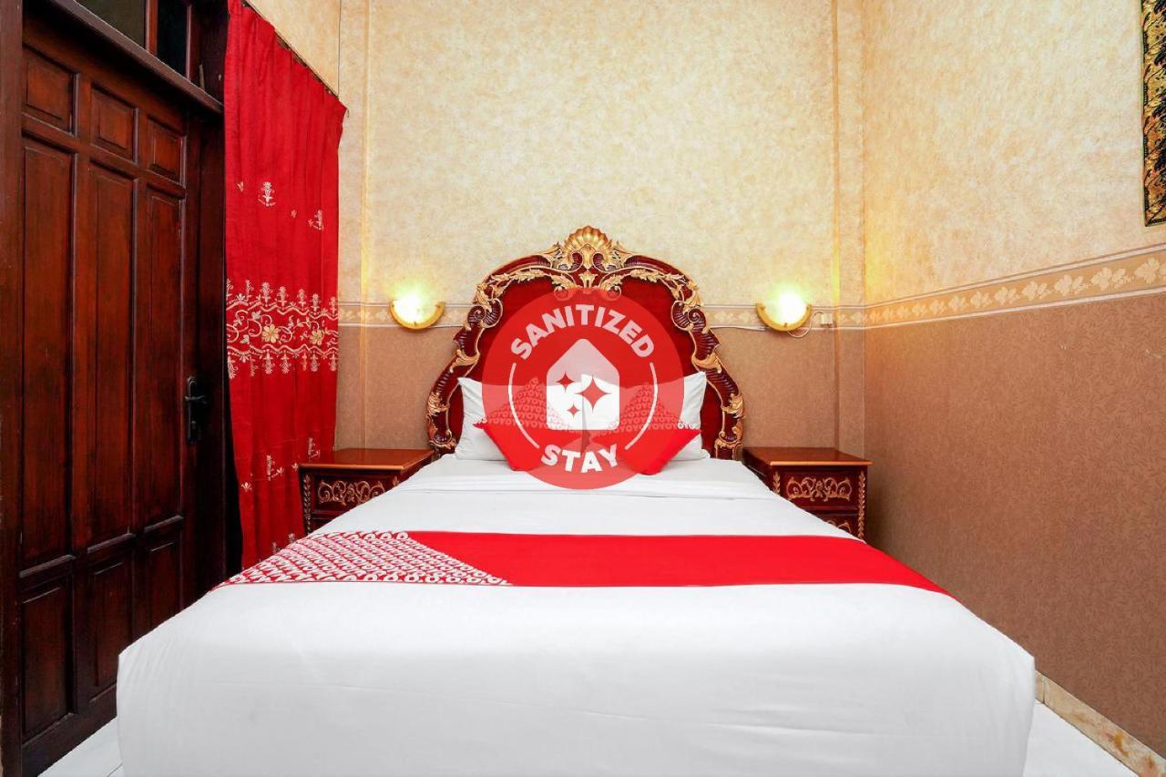 Oyo 231 Hotel Andita Syariah Сурабая Экстерьер фото