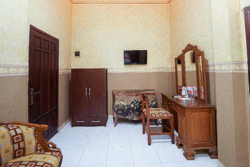 Oyo 231 Hotel Andita Syariah Сурабая Экстерьер фото