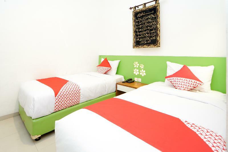 Oyo 231 Hotel Andita Syariah Сурабая Экстерьер фото