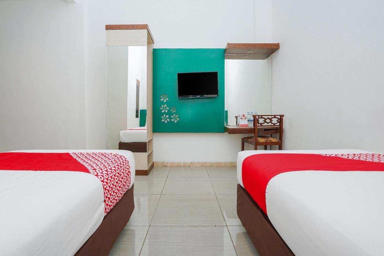 Oyo 231 Hotel Andita Syariah Сурабая Экстерьер фото
