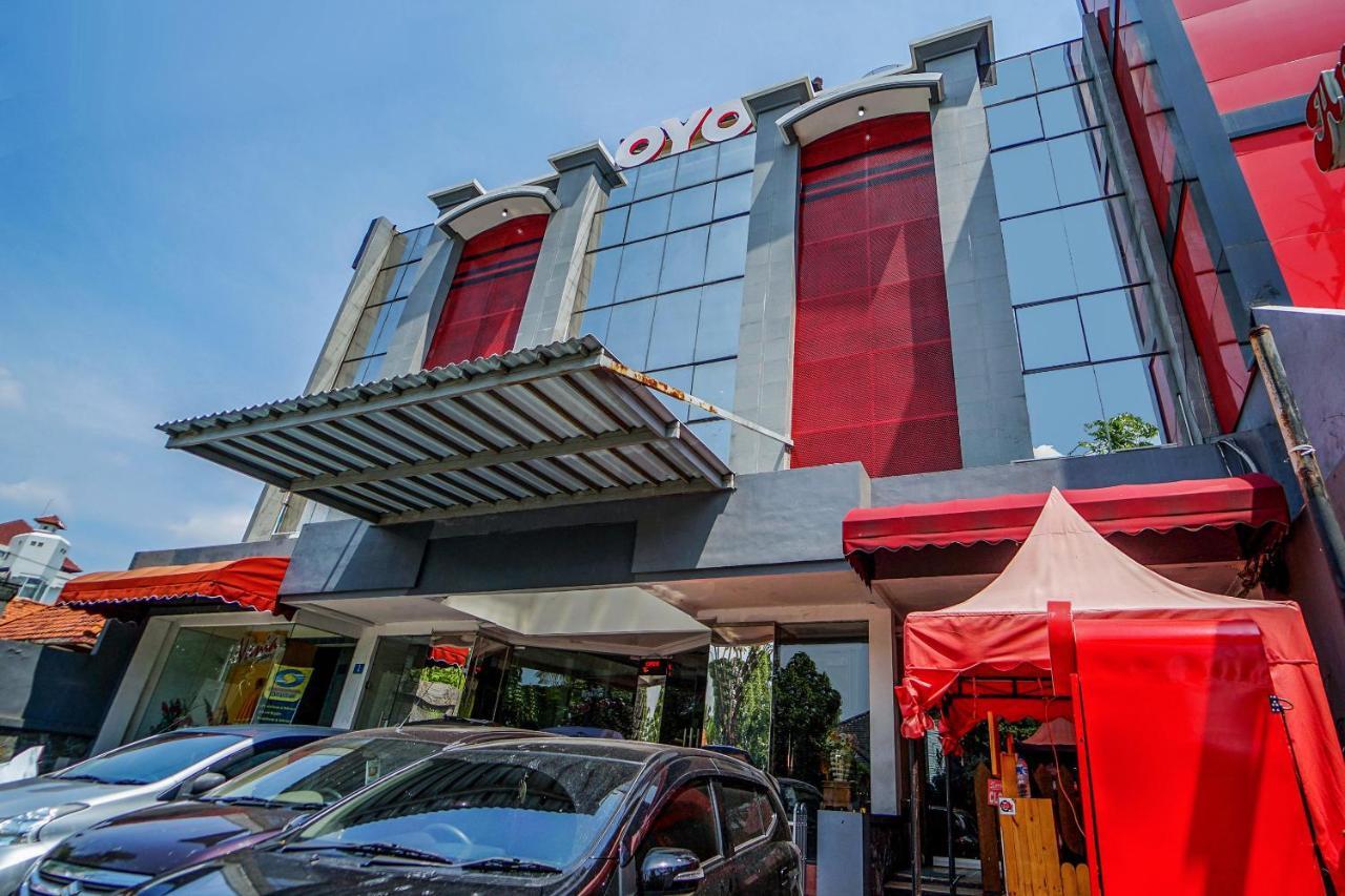 Oyo 231 Hotel Andita Syariah Сурабая Экстерьер фото