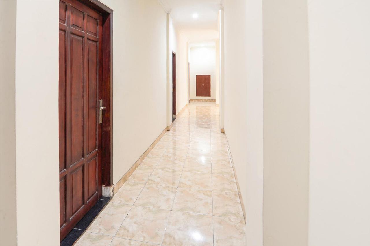 Oyo 231 Hotel Andita Syariah Сурабая Экстерьер фото