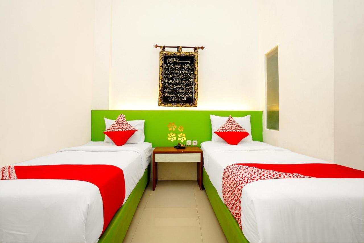 Oyo 231 Hotel Andita Syariah Сурабая Экстерьер фото