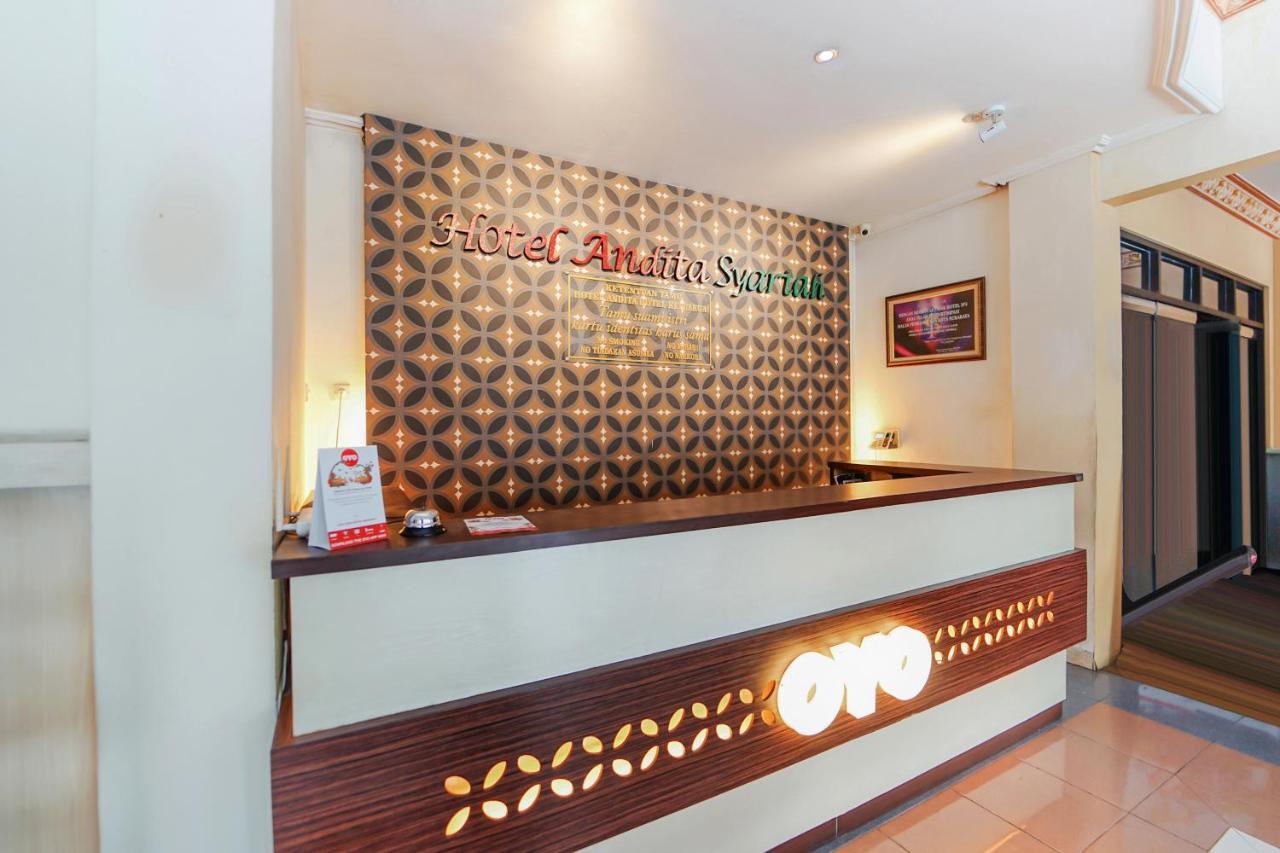Oyo 231 Hotel Andita Syariah Сурабая Экстерьер фото