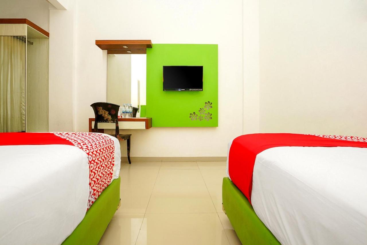 Oyo 231 Hotel Andita Syariah Сурабая Экстерьер фото