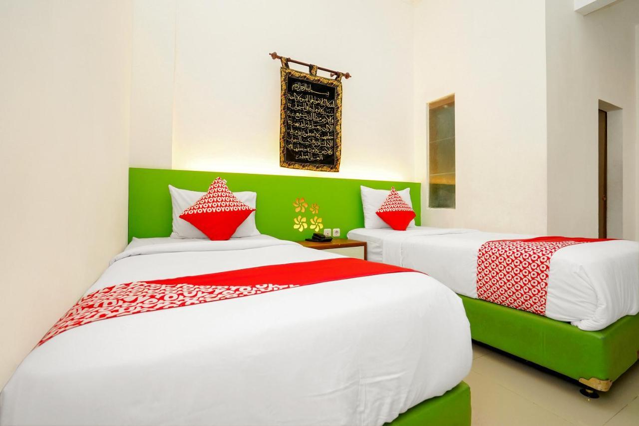 Oyo 231 Hotel Andita Syariah Сурабая Экстерьер фото