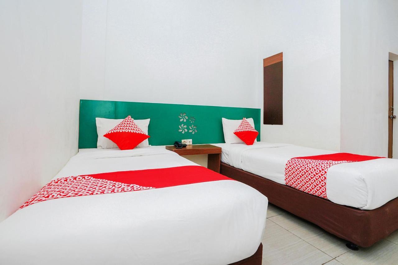 Oyo 231 Hotel Andita Syariah Сурабая Экстерьер фото