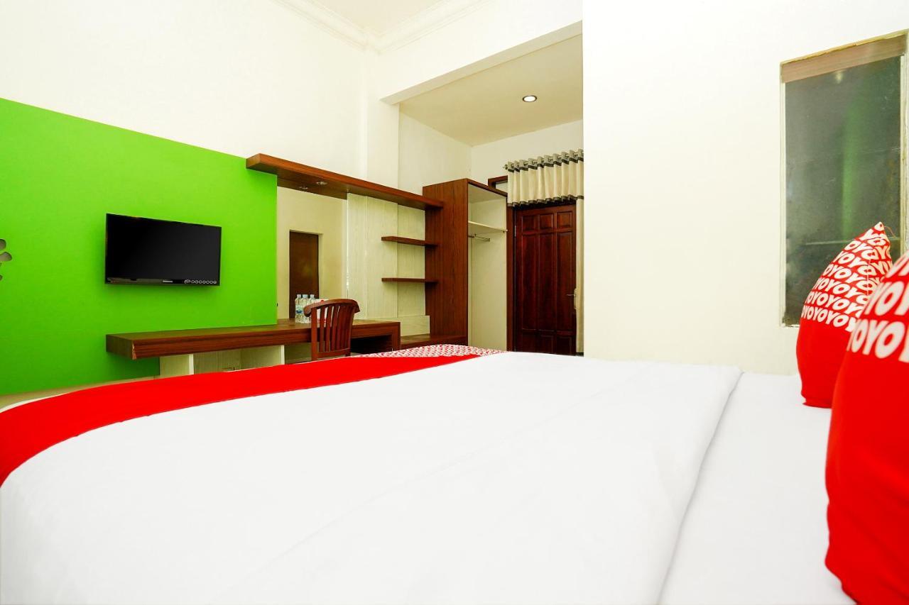 Oyo 231 Hotel Andita Syariah Сурабая Экстерьер фото
