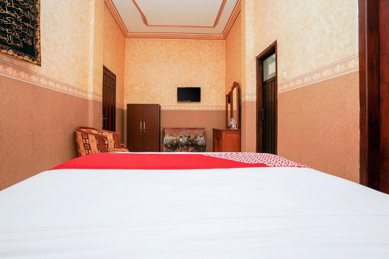 Oyo 231 Hotel Andita Syariah Сурабая Экстерьер фото